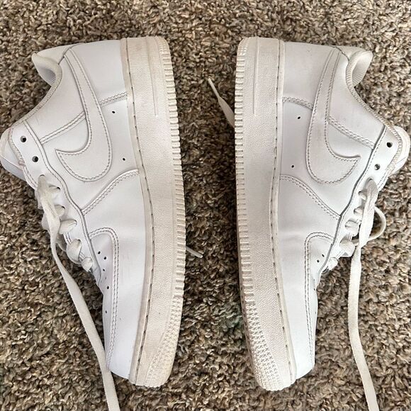 Nike AF1 Triple White Low Top Sneakers Mens 8.5 | Womens 10 | Great Preloved - Picture 7 of 10